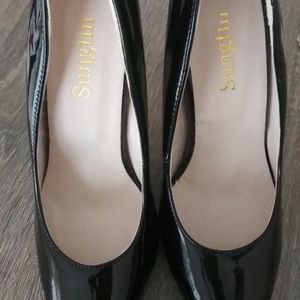Sungtin size 6 heels